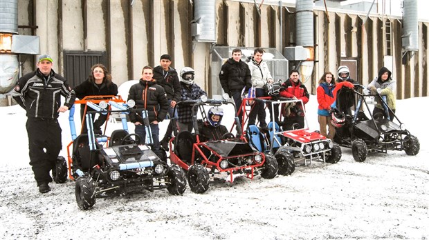 Les élèves du PRÉ-DEP de Saint-Joseph testent les « Dune Buggy » construits en cours d’année