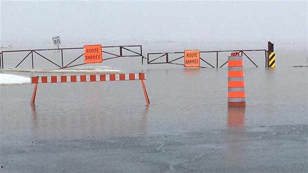 Inondation sur la route 276 entre Saint-Joseph et Saint-Joseph-des-Érables