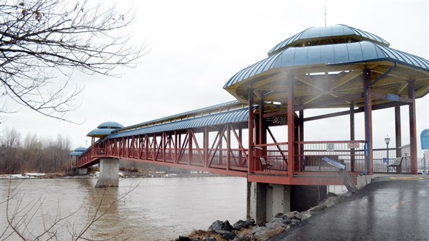 Des citoyens demandent le déneigement des passerelles à Saint-Georges