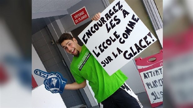 Une mascotte de la persévérance scolaire à l'aréna de Saint-Gédéon