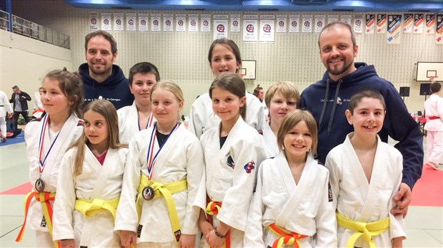Moisson de médailles pour les athlètes de Judo Beauce au championnat de Lévis