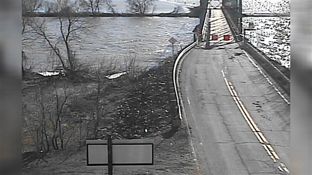 Le pont à Saint-Joseph demeure fermé malgré la baisse de la rivière Chaudière