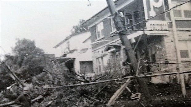 Normand DeLessard présente un accident de camion à La Guadeloupe en 1973