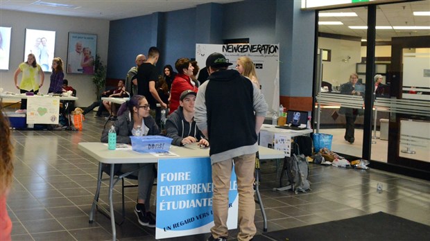 Une belle réussite pour la première foire entrepreneuriale étudiante de la PSF