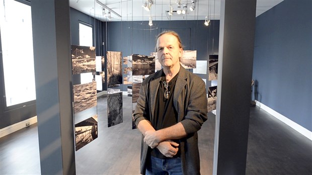 Claude Gagné présente la démarche de son exposition sur la rivière Chaudière