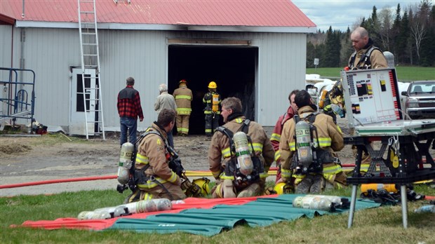 Incendie dans un bâtiment d'une ferme à Saint-Odilon