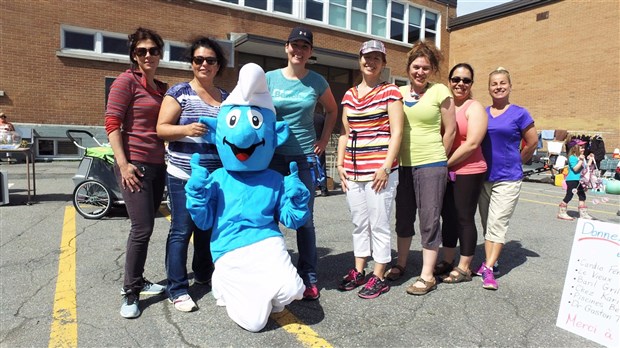 Normand DeLessard présente le bazar de l'école Monseigneur-Fortier à Saint-Georges