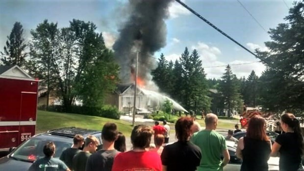 Un incendie ravage une résidence de la 77e Rue à Saint-Georges