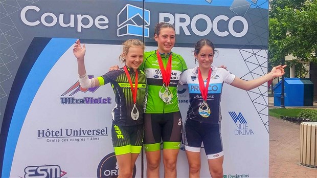 Évelyne Lacasse, du club cycliste Vachon Subaru Beauce en tête du classement général