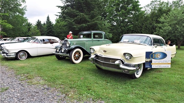 Normand DeLessard présente une exposition de voitures anciennes à Saint-Philibert