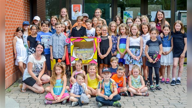 Les jeunes du camp de jour de Ste-Marie donnent vie à leur Croque-livres 