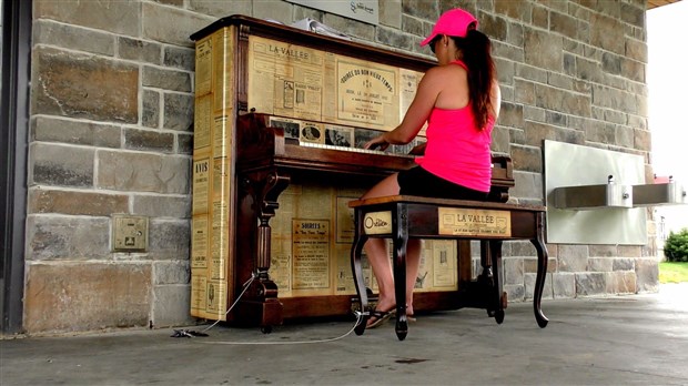 Normand DeLessard présente le piano urbain de Saint-Joseph