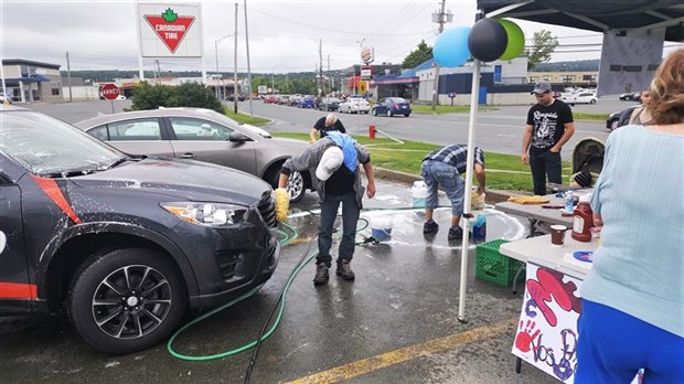La Fondation Au Bercail amasse 500 $ grâce à son lave-auto bénéfice