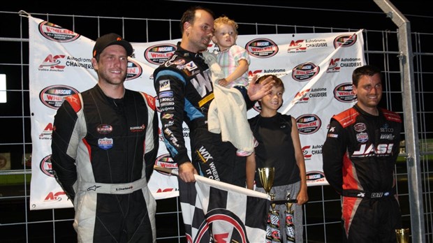 Marco Bilodeau vainqueur en Nascar Late Model malgré une panne de courant à l'Autodrome Chaudière