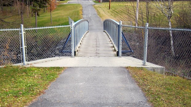 Fermeture de la passerelle du ruisseau d'Ardoise à Saint-Georges