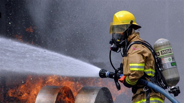 EN BREF | Un incendie ravage une ferme laitière à Saint-Joseph-de-Beauce 