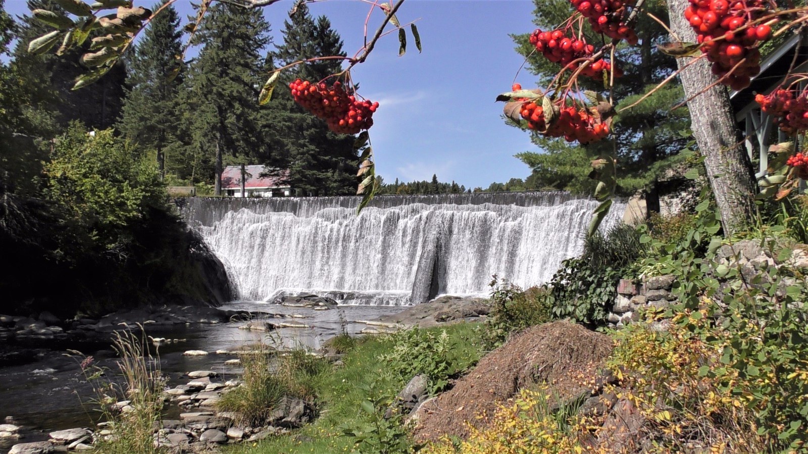 Normand DeLessard présente le barrage ArtPomerleau & fils