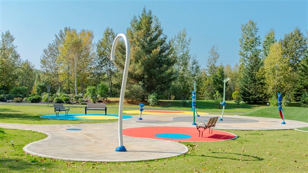 Fermés à St-Georges, les jeux d'eau restent ouverts à Beauceville et ailleurs en pleine canicule