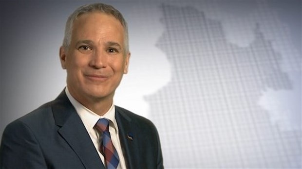 Éric Lefebvre derrière les maires de la MRC des Etchemins