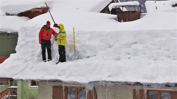 Les redoux et la pluie verglaçante peuvent alourdir le couvert de neige d’une habitation