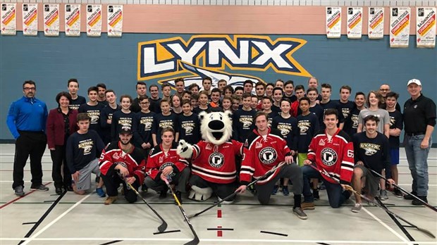 Des joueurs des Remparts ont visité les joueurs des Lynx 