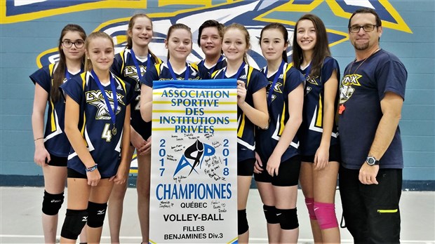 Les joueuses de volleyball des Lynx remportent le championnat de l’A.S.I.P. 