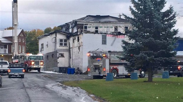 Les flammes ravagent l'Hôtel Lambton