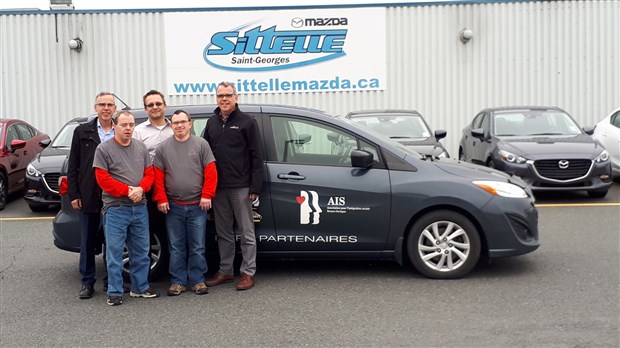 Groupe Lessard offre une Mazda 5 à l’Association pour l’intégration sociale