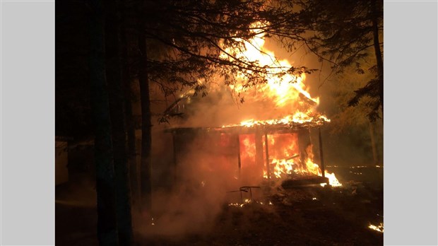 Un article de fumeur cause un incendie à East Broughton 