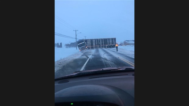 Alerte : la route 271 est fermée en direction de Laurier-Station