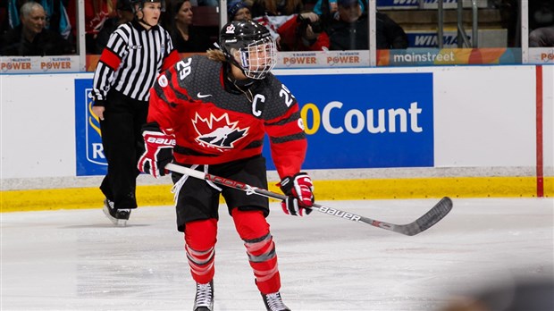 Marie-Philip Poulin et les Canadiennes en action dimanche matin