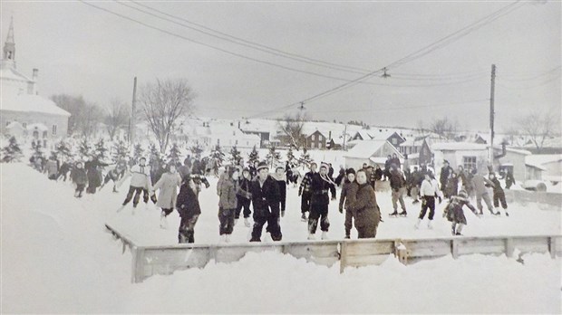 PATINAGE PUBLIC AU PARC BÉLAIR HIVER 1952-1953