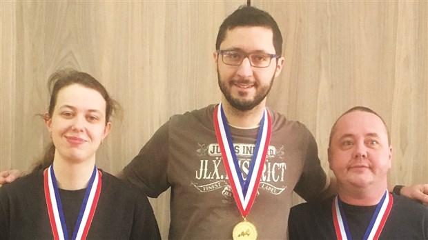 Remise des médailles aux participants des Olympiades en ébénisterie à Ste-Marie