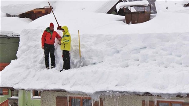 En période de froid, attention aux accumulations de neige sur les toitures