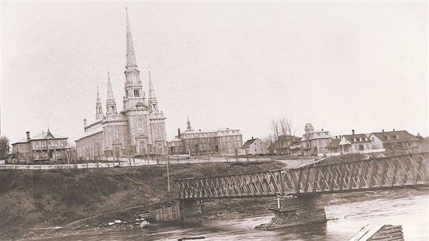 L'INGÉNIEUX DAVID ROY ET SON PONT DE BOIS