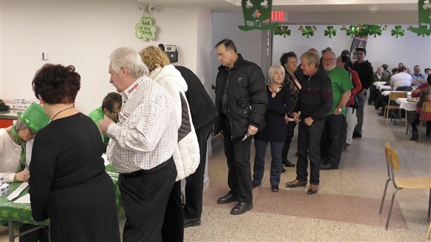 Normand DeLessard présente le déjeuner de la Saint-Patrick à Saint-Simon-les-Mines