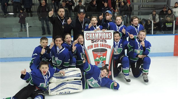 Les Lynx de la Haute-Beauce pee-wee B remportent la bannière d’équipe championne