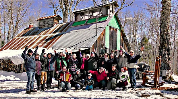Normand DeLessard présente la cabane à sucre de Carmelle Loignon de St-Philibert
