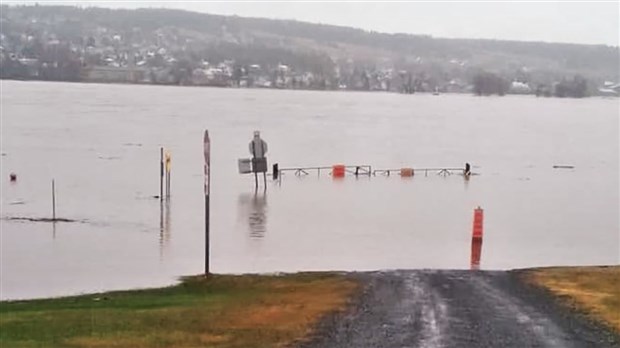 Niveau de la rivière Chaudière à la hausse : plusieurs routes et écoles fermées en Beauce
