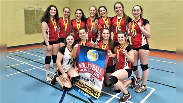 Volleyball : l'équipe juvénile de la polyvalente de St-Georges remporte l'or