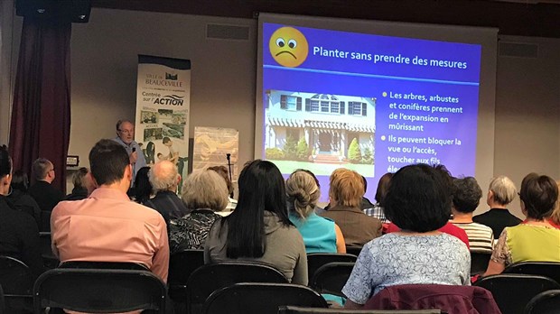 Une centaine de personnes pour écouter Larry Hodgson à Beauceville