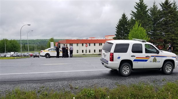 Importante opération policière à la polyvalente des Abénaquis