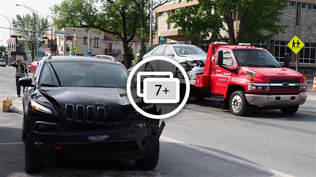 Accident de la route en face du poste de police de Saint-Georges