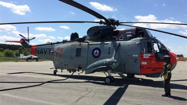 Le Sea King, un hélicoptère historique de passage à l'aéroport de Saint-Georges