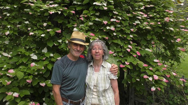 Normand DeLessard présente le jardin de deux amoureux des fleurs