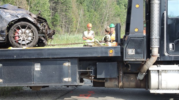 EN BREF | Une voiture démolie est retrouvée sur le bord de la route 73