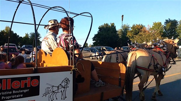 Des images de la parade des Grands feux de St-Honoré