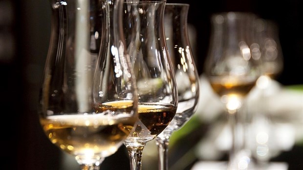 Le PLQ veut libéraliser davantage la vente d'alcool