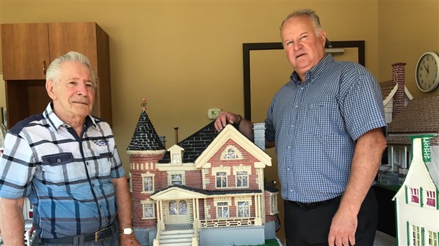 Maisons miniatures : un artiste de la région présente une exposition