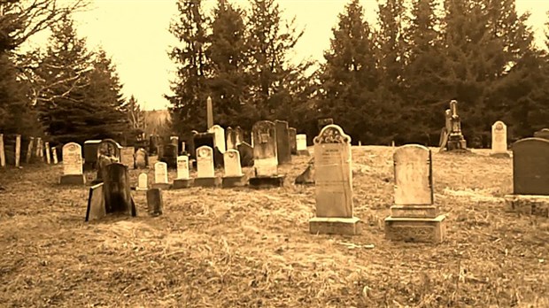 Normand DeLessard présente le cimetière Marlow de Saint-Théophile